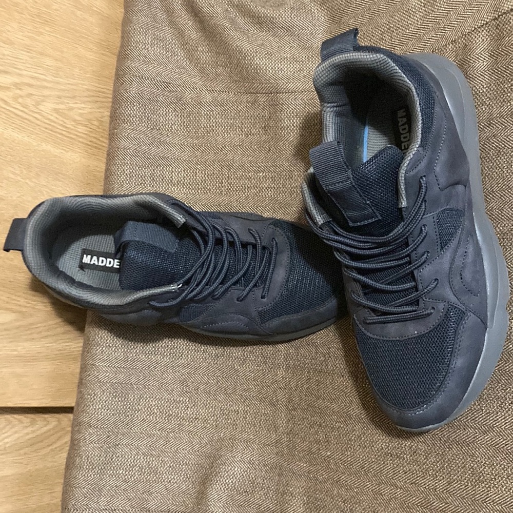 Steve Madden Gainz size 11. Deep Royal Blue. Excellent shoes! Comfortable!